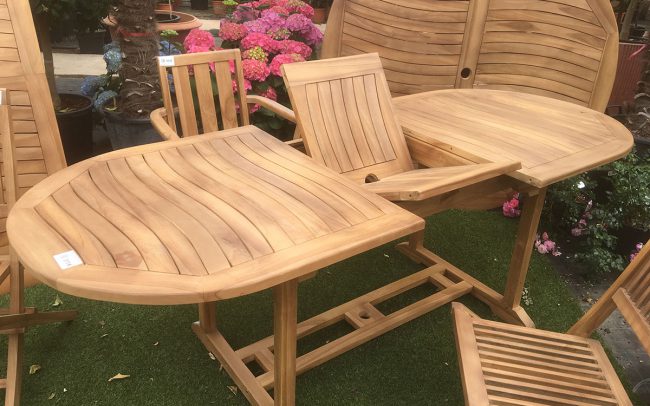 Table et chaises en teck DEWI décoration mobilier de jardin Sanary